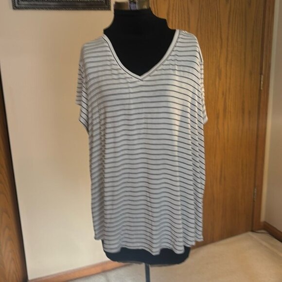 🦄 Arizona Jean Company White and Black Striped V Neck T Shirt Size XXL - Picture 8 of 8